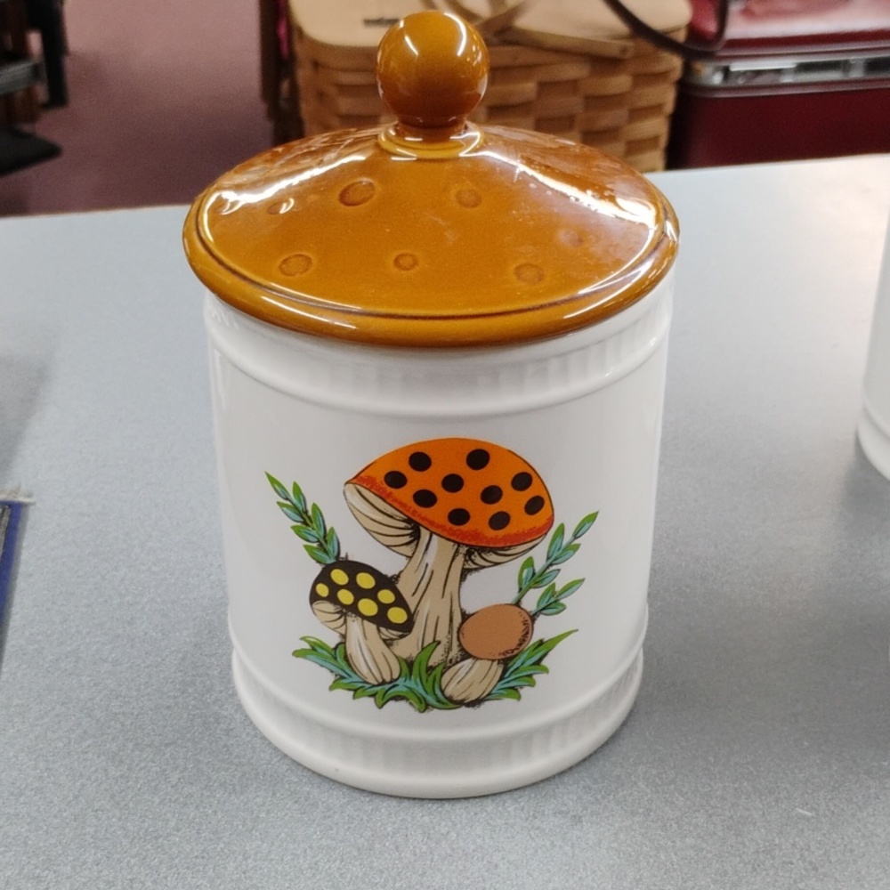 Merry Mushroom Canister Set Sears, Roebuck & Co. - Picture 2 of 9